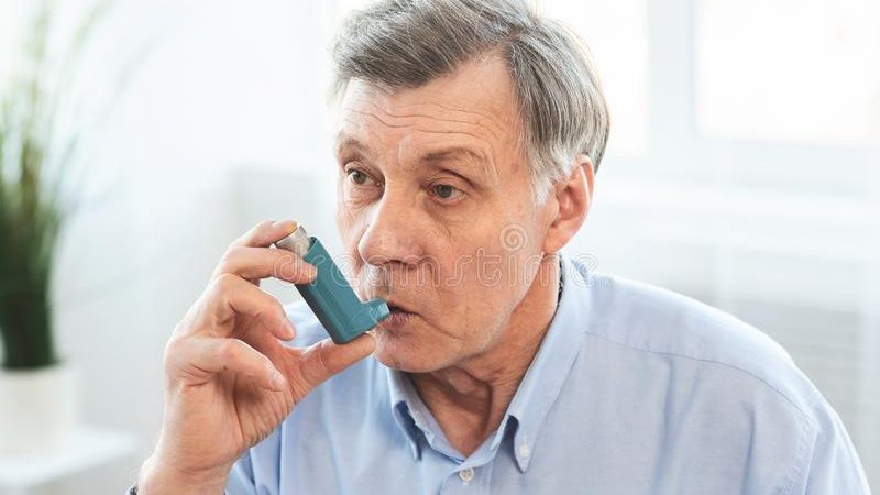 elderly-man-using-asthma-inhaler-allergies-senior-modern-clinic-copy-space-168632959